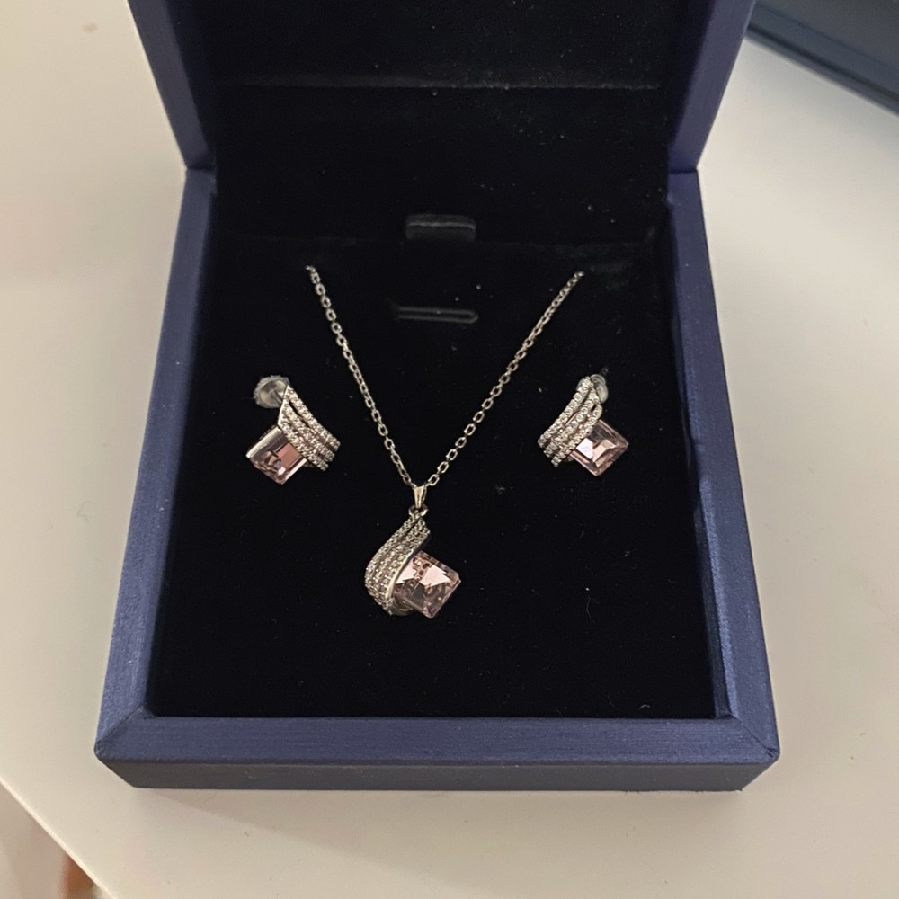 🆕Pink crystal necklace and earring set